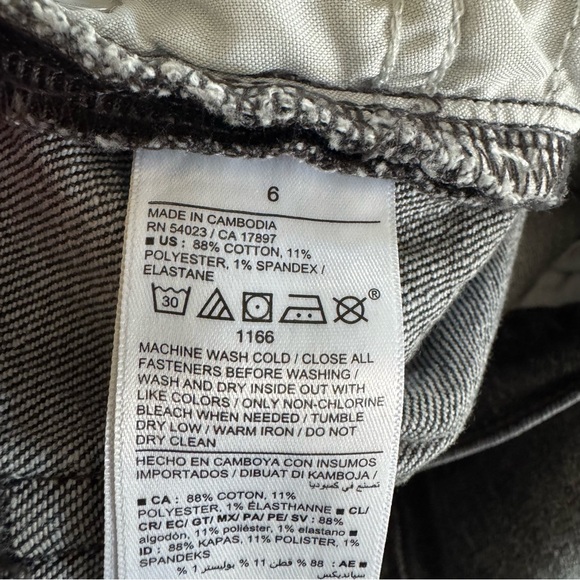 Old Navy Mid-Rise Boyfriend size 6 - Picture 5 of 5